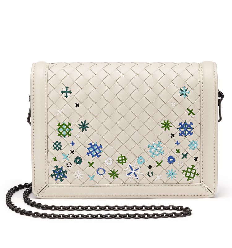 حقيبة كتف مميزة من بوتيغا فينيتا