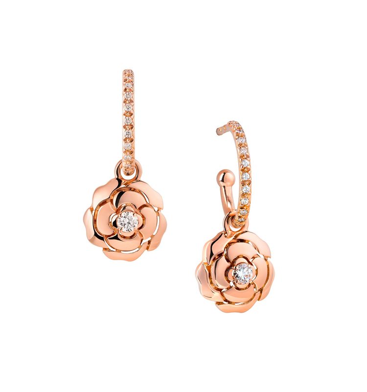 تالقي هذا الموسم باجمل اقراط CHANEL من مجموعة Camelia